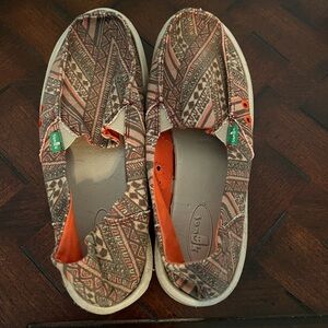 Sanuk Tribal Donna Slip ons